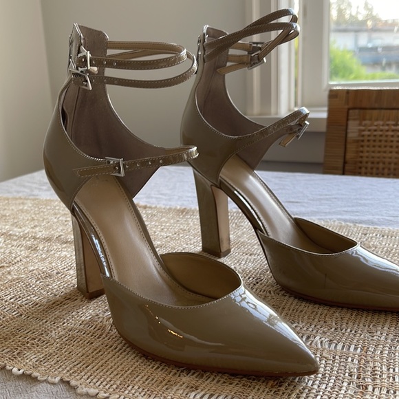 Sexy Tan coloured Marc Fisher high heels - size 8M - Picture 2 of 4